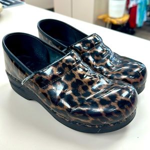 Danskos leopard print